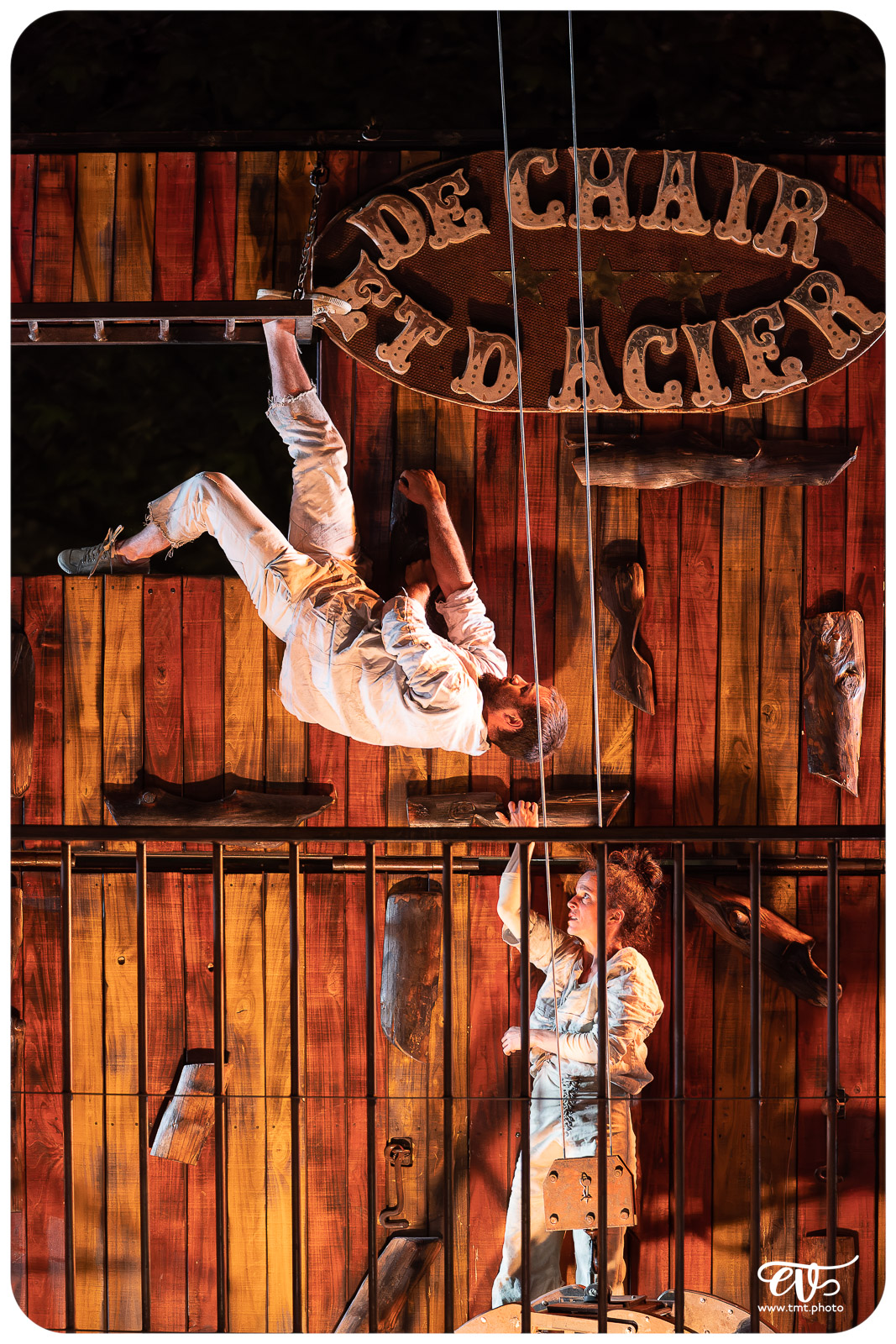 DE CHAIR ET D'ACIER (CIE 100 RACINES)